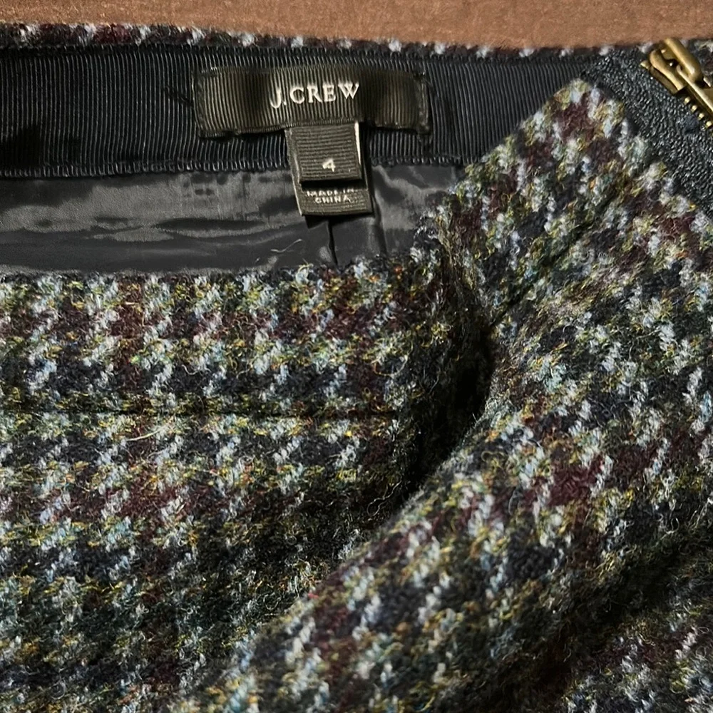 Elegant JCrew Black and Blue Checkered Wool Skirt with zippers - Picture 3 of 4